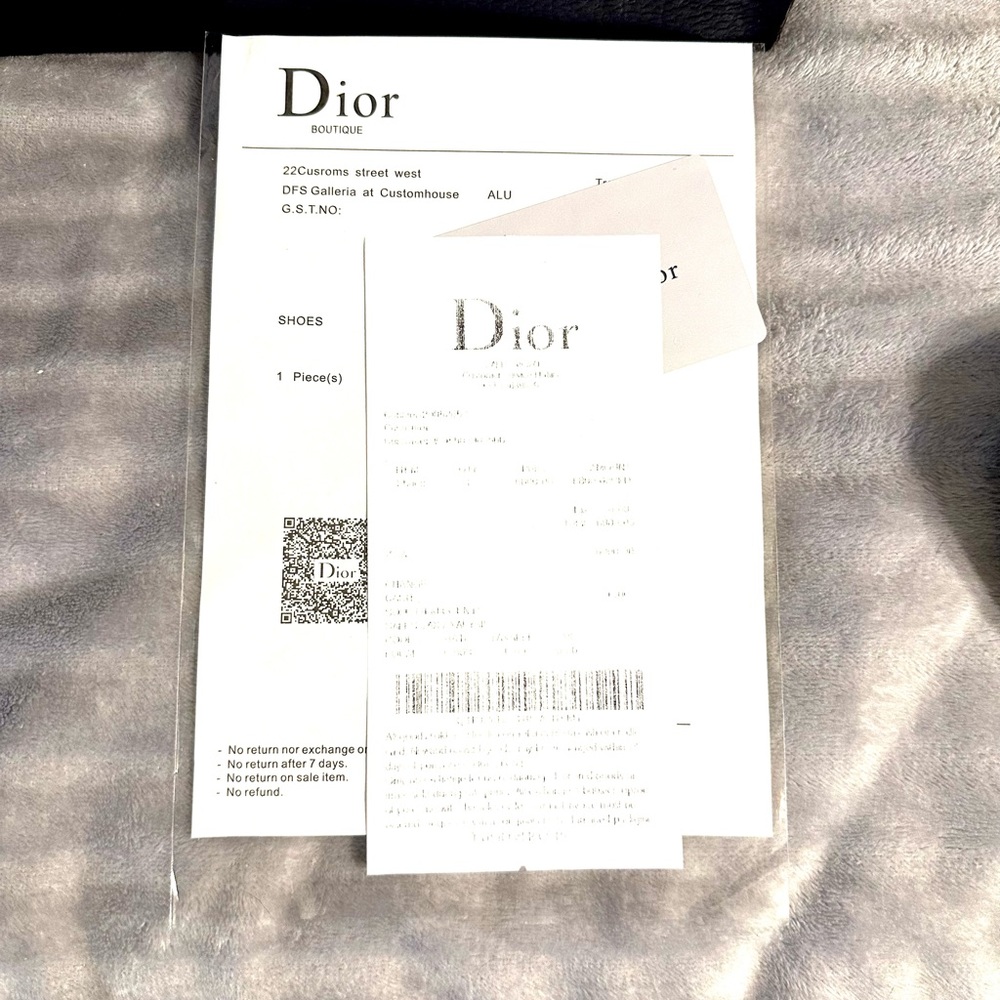 I’m selling my Christian Dior b22 men’s size 11 shoes. - Picture 3 of 4